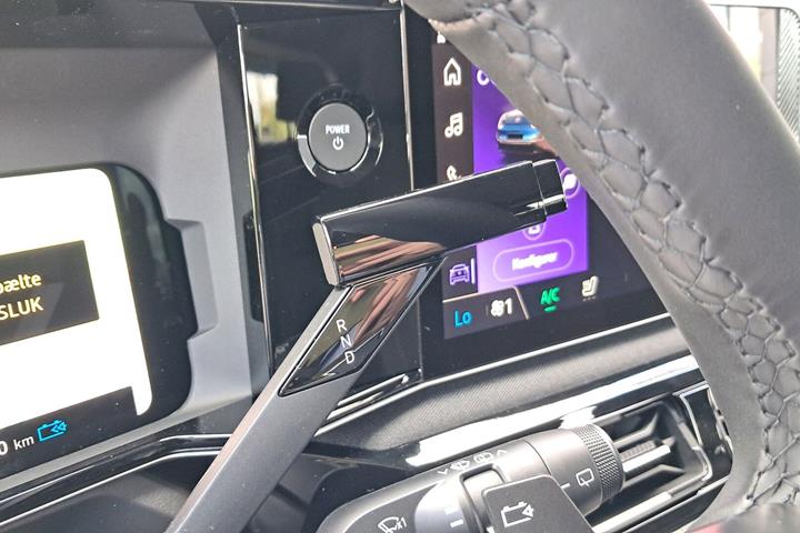 Blå Nissan Micra fra 2025