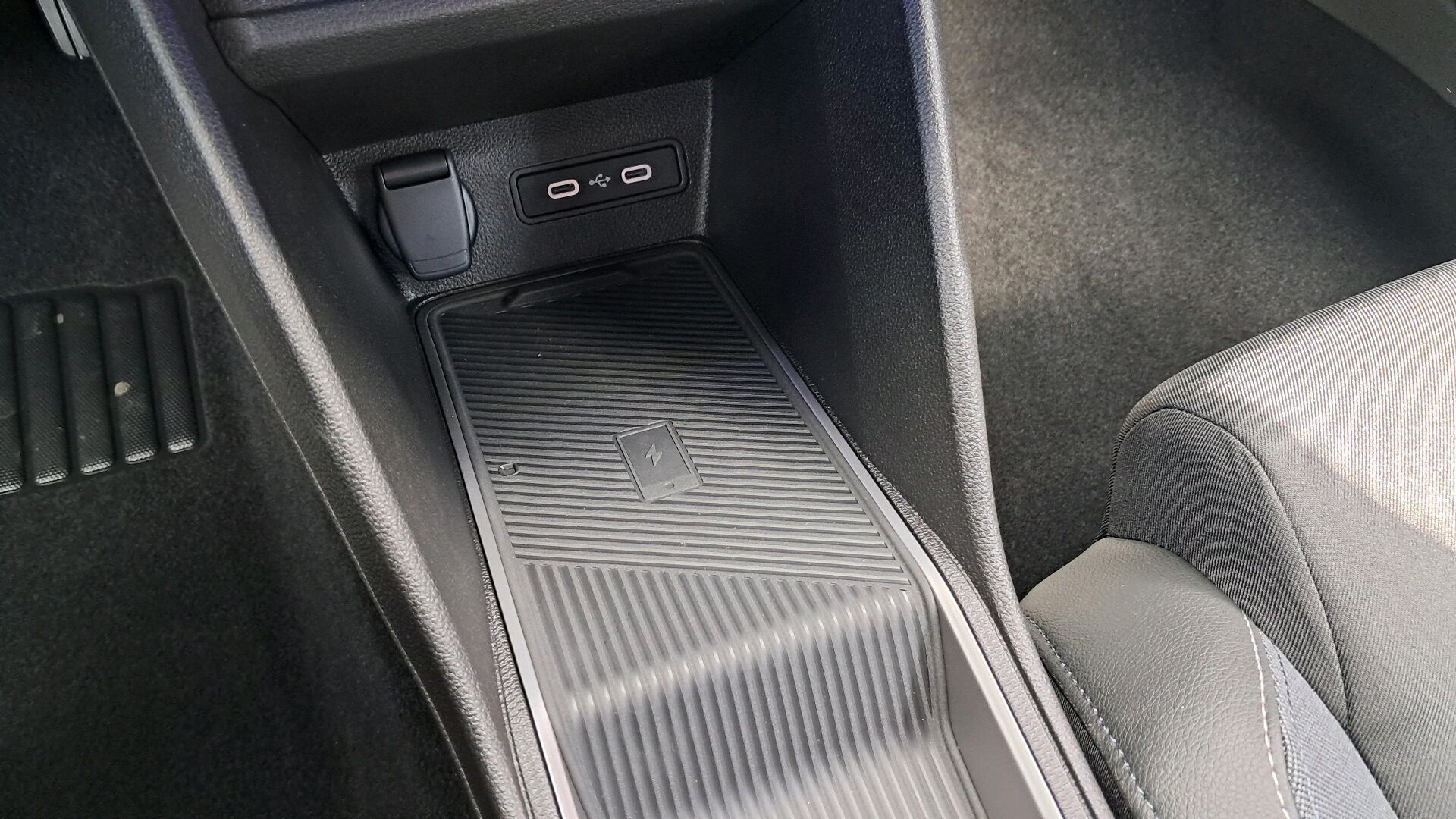 Blå Nissan Micra fra 2025