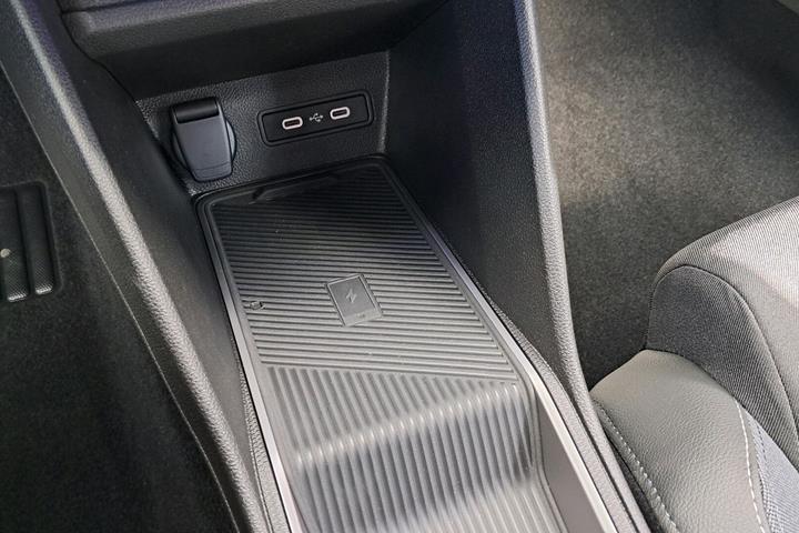 Blå Nissan Micra fra 2025