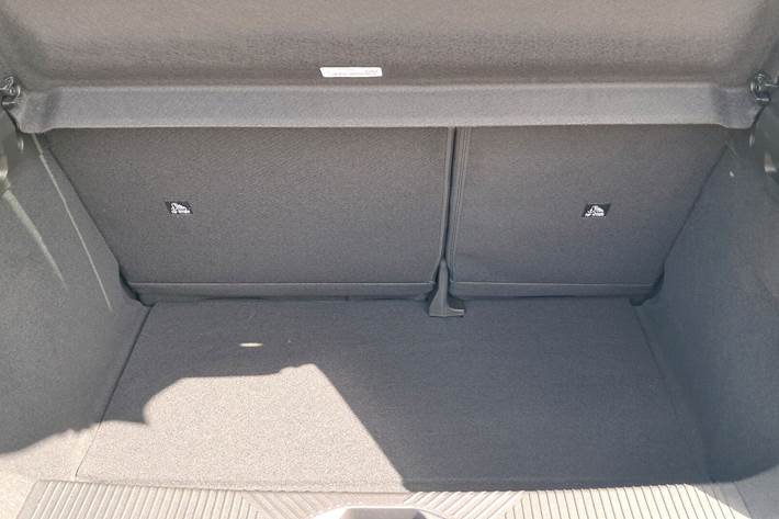 Blå Nissan Micra fra 2025