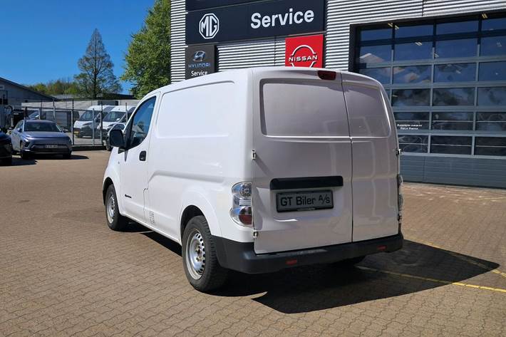 Hvid Nissan e-NV 200 fra 2014