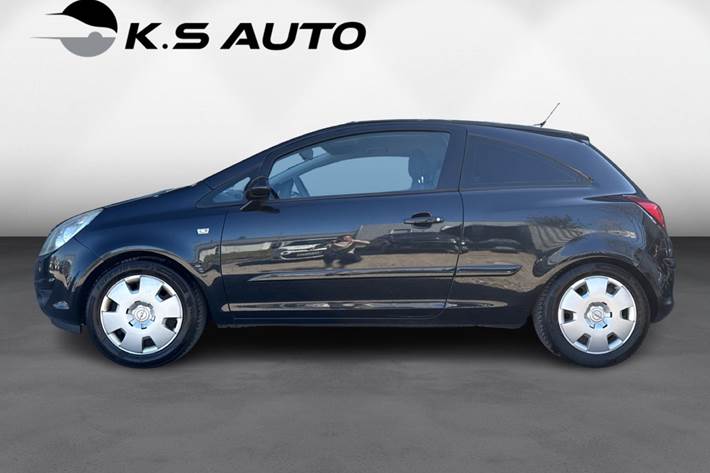 Sort Opel Corsa fra 2008