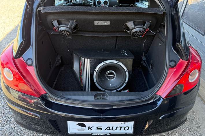 Sort Opel Corsa fra 2008