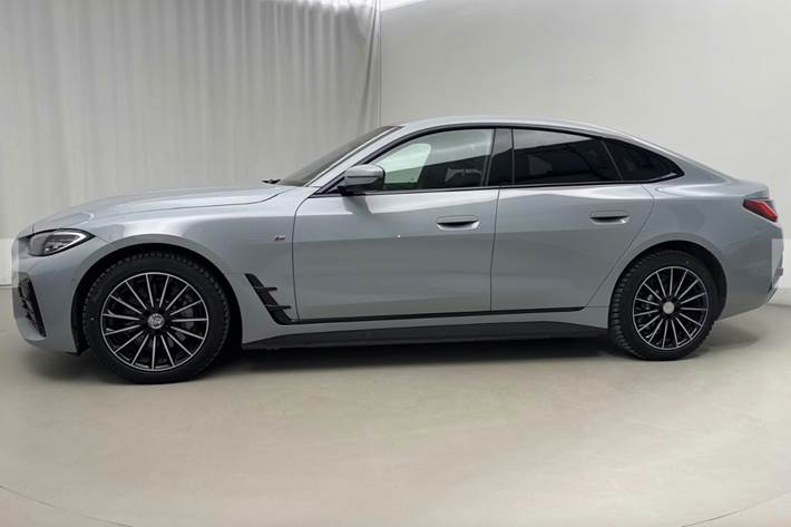Grå BMW i4 fra 2023