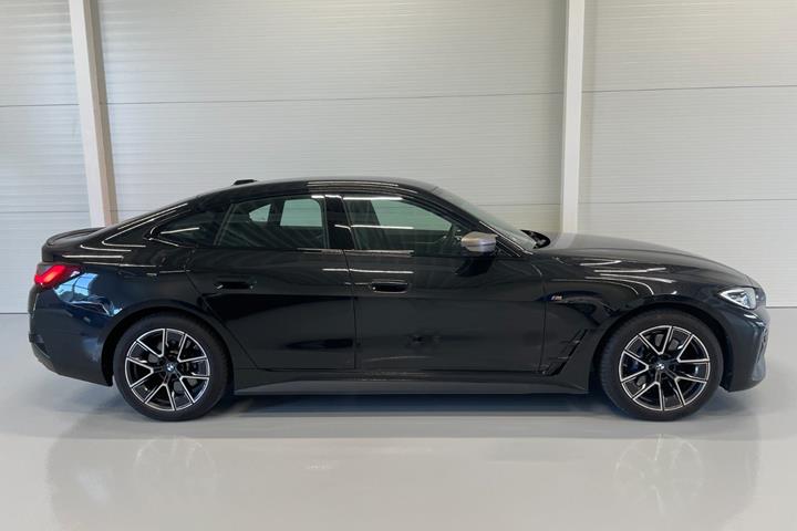 Sort BMW M440i fra 2023