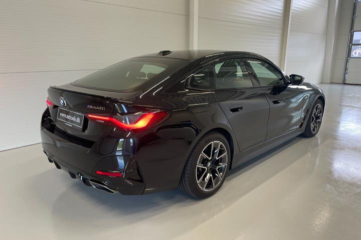 Sort BMW M440i fra 2023
