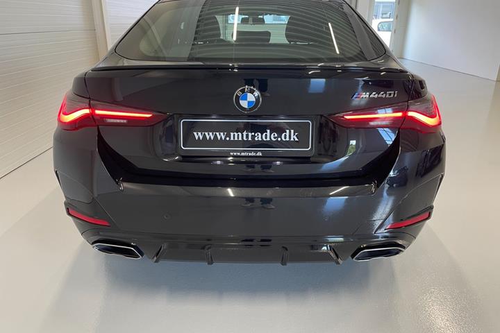 Sort BMW M440i fra 2023