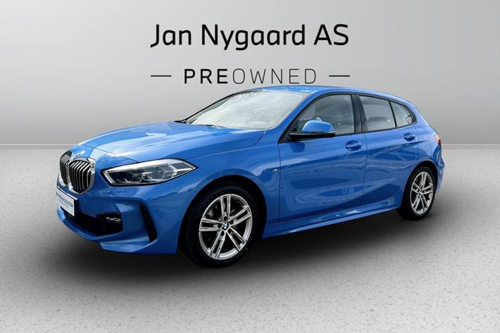 Blå BMW 120d fra 2021