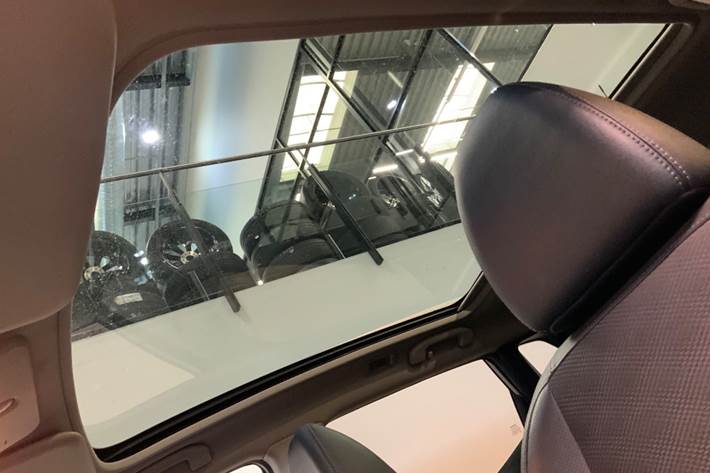 Sølv Nissan Qashqai fra 2014