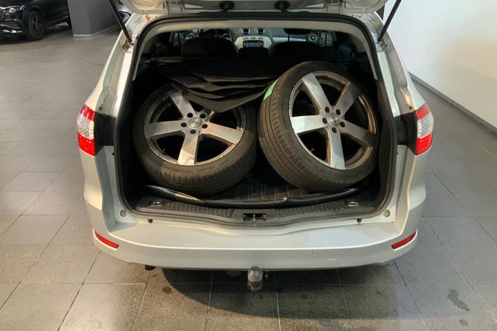 Sølv Ford Mondeo fra 2010