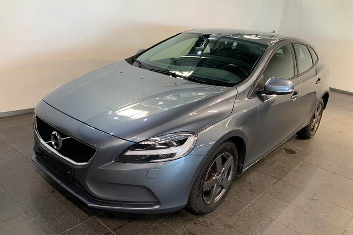 Grå Volvo V40 fra 2018