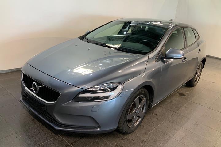 Grå Volvo V40 fra 2018