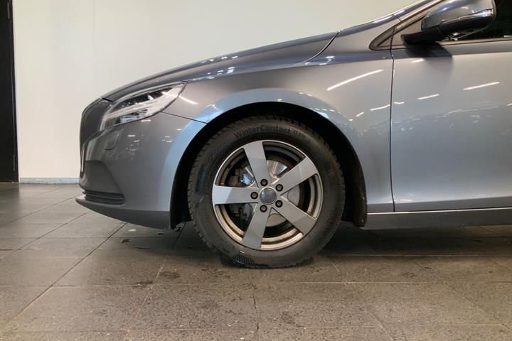Grå Volvo V40 fra 2018