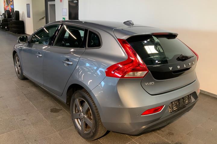 Grå Volvo V40 fra 2018