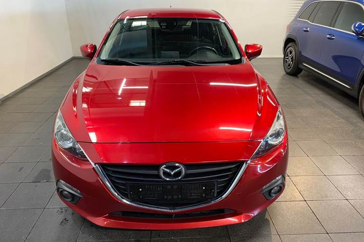 Rød Mazda 3 fra 2015