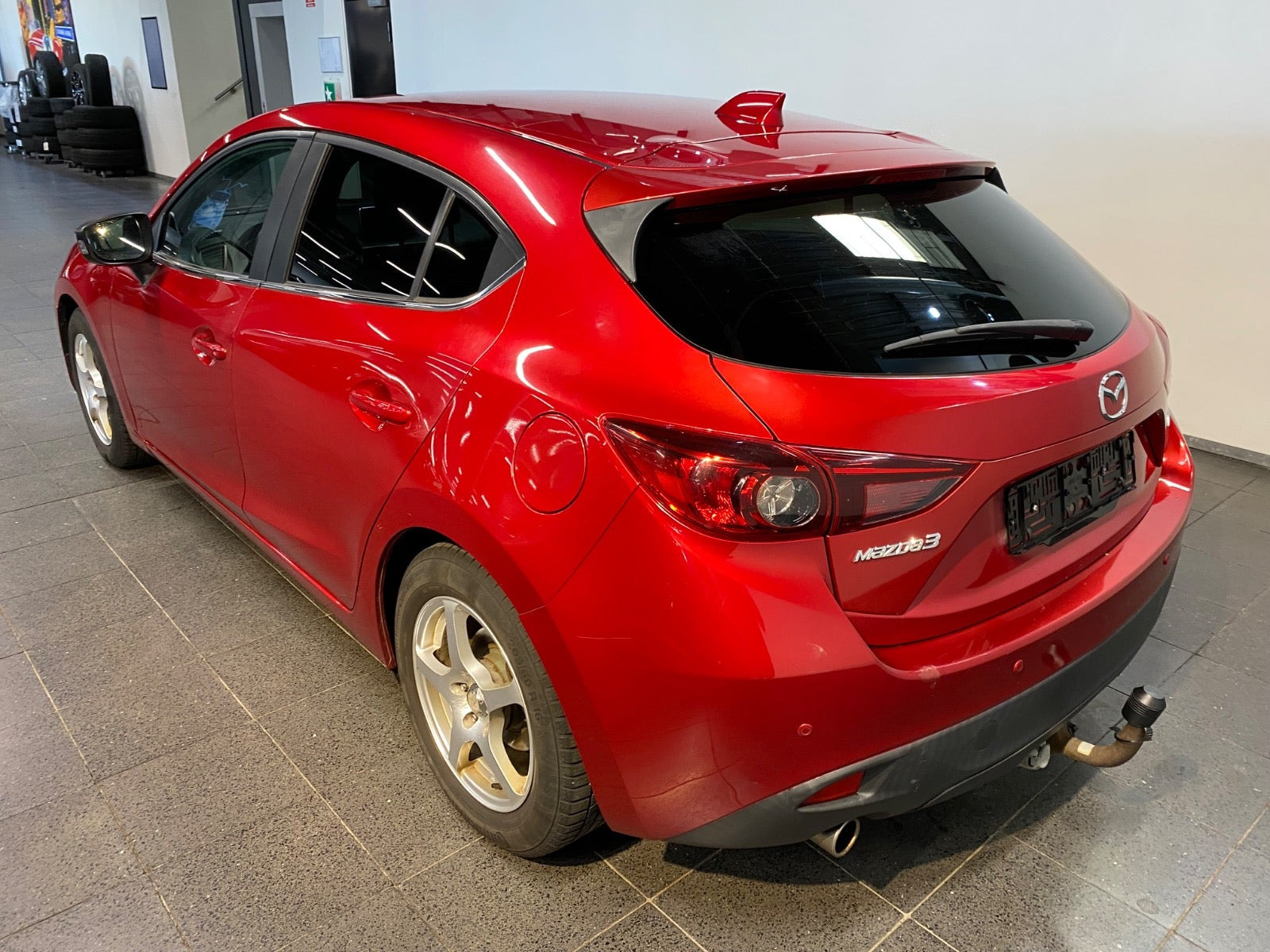Rød Mazda 3 fra 2015