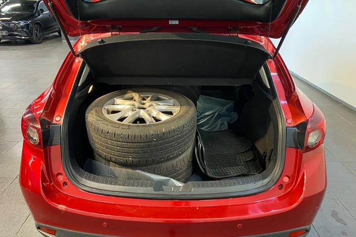 Rød Mazda 3 fra 2015