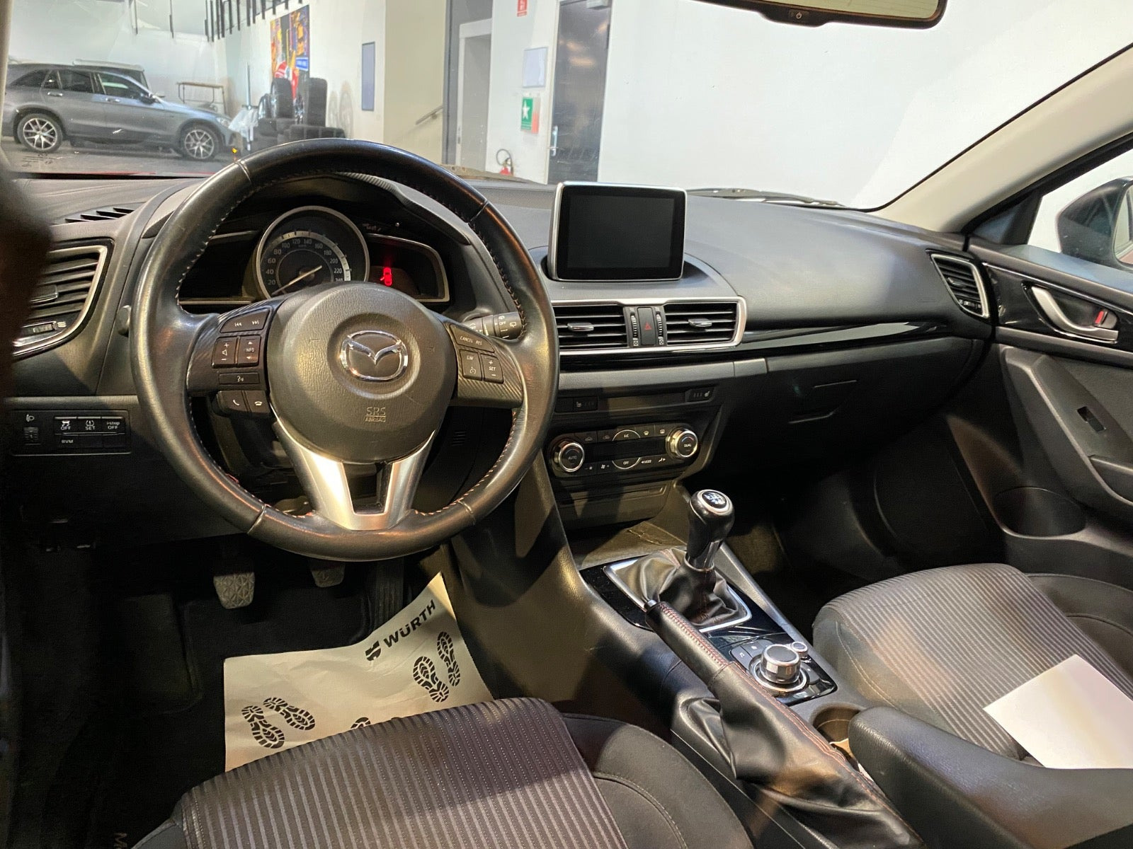 Rød Mazda 3 fra 2015