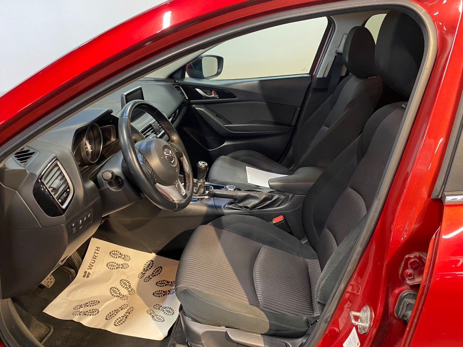 Rød Mazda 3 fra 2015