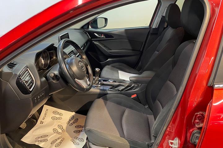 Rød Mazda 3 fra 2015
