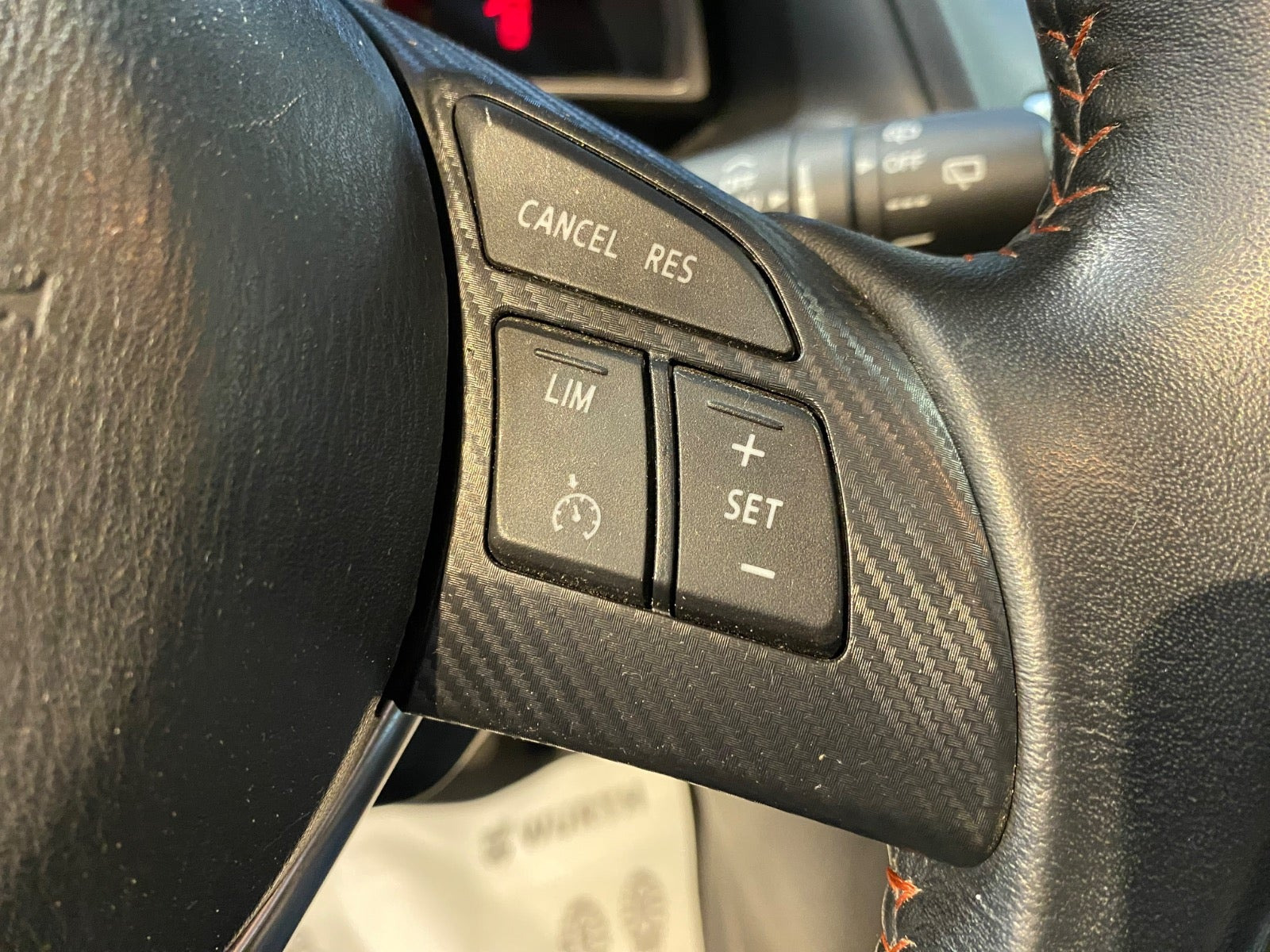 Rød Mazda 3 fra 2015