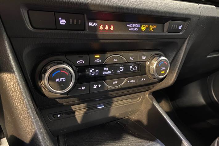 Rød Mazda 3 fra 2015