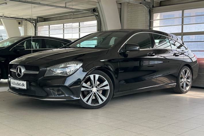 Sort Mercedes CLA200 fra 2017