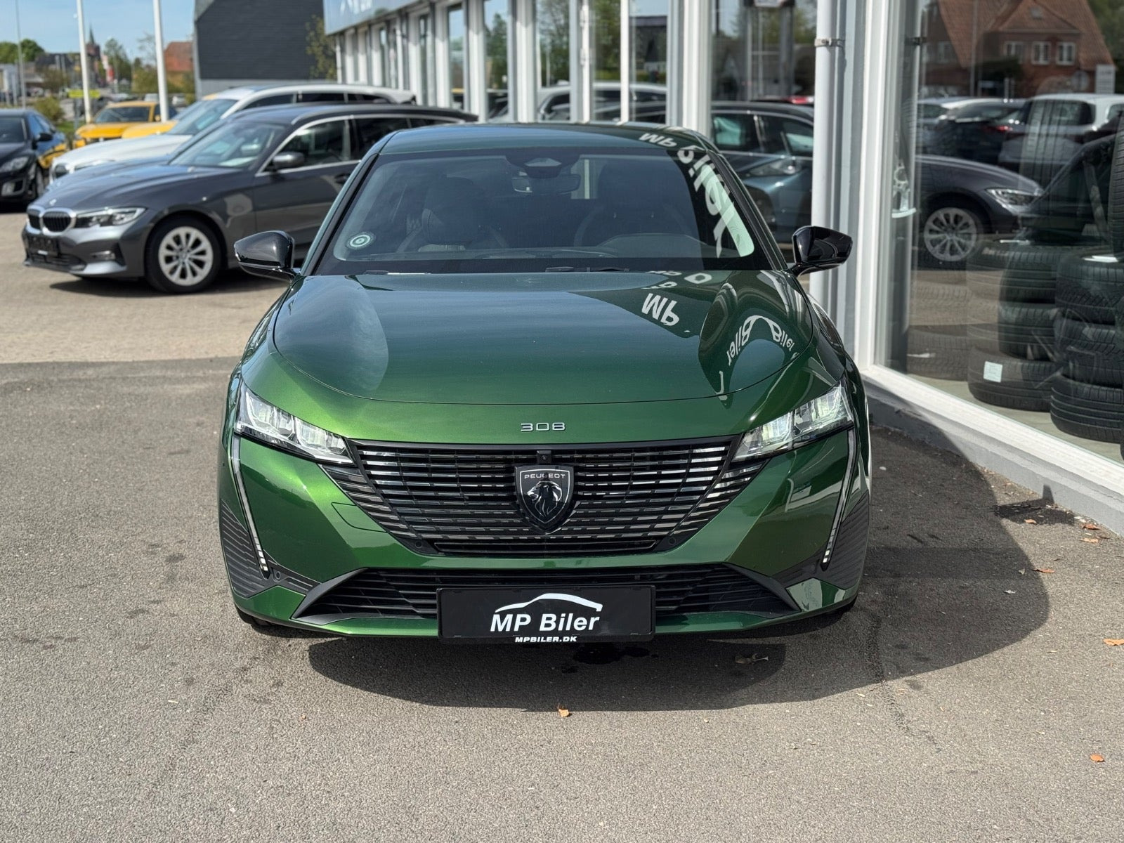 Grøn Peugeot 308 fra 2022