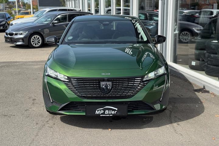 Grøn Peugeot 308 fra 2022