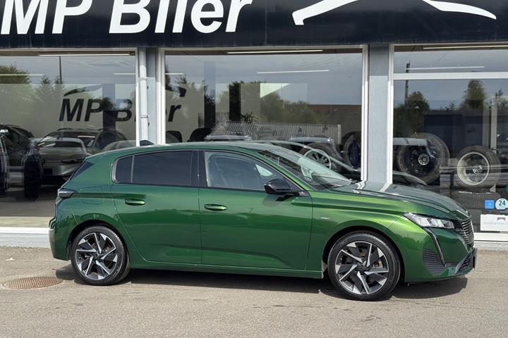 Grøn Peugeot 308 fra 2022