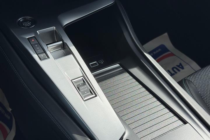 Grøn Peugeot 308 fra 2022