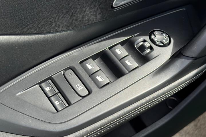 Grøn Peugeot 308 fra 2022
