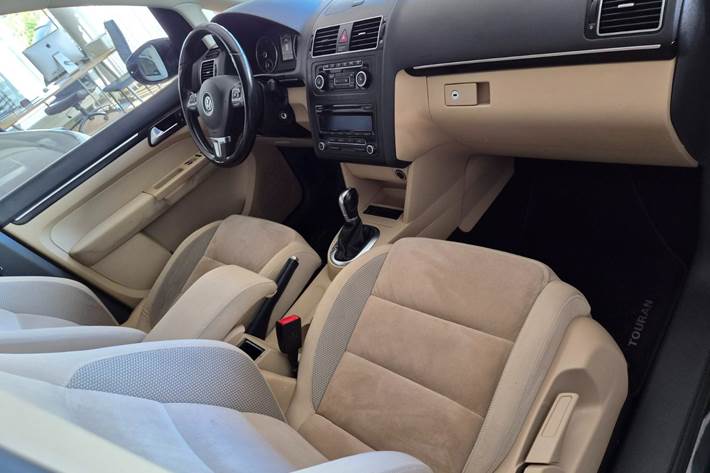Sort VW Touran fra 2012