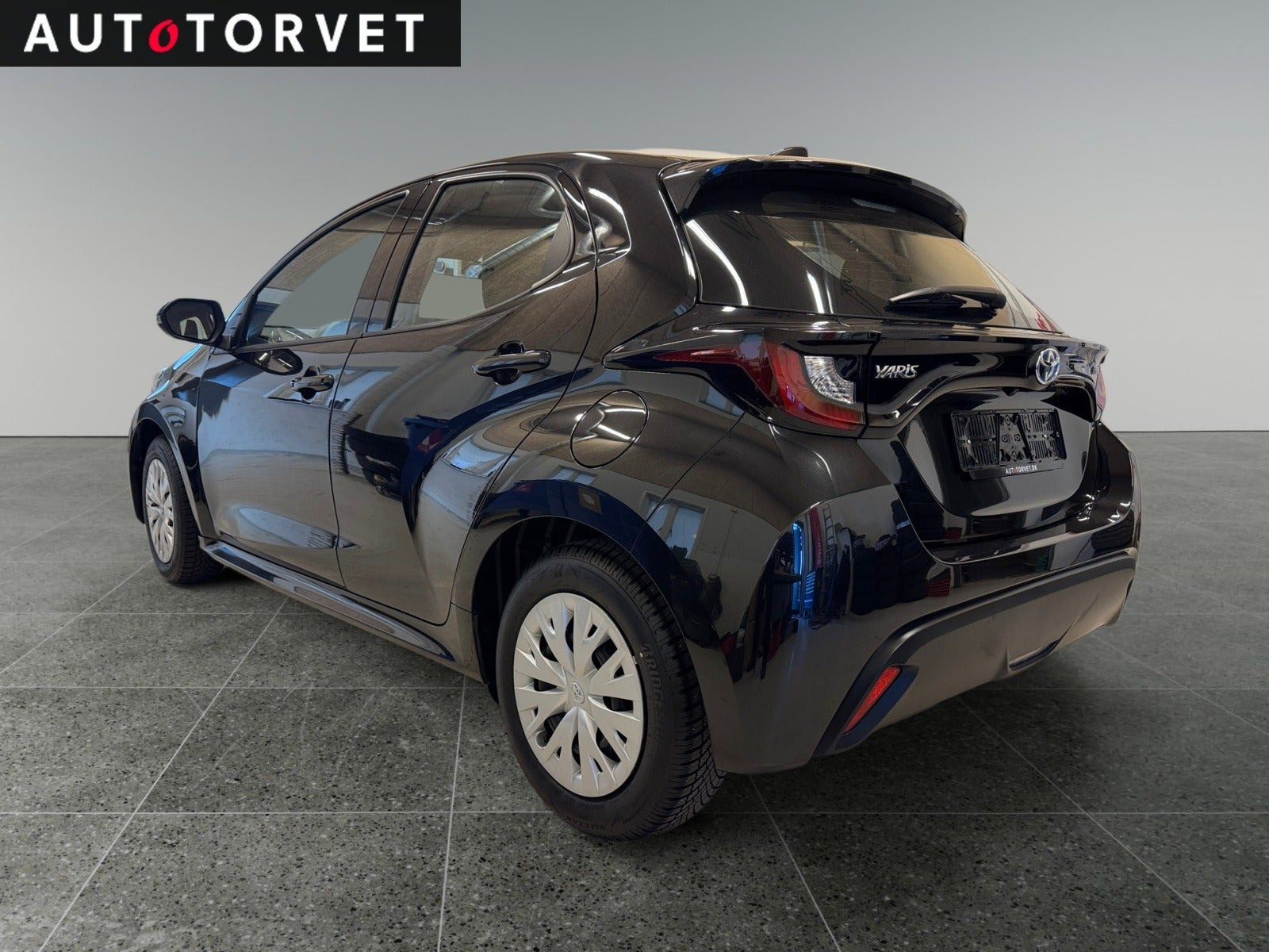 Sort Toyota Yaris fra 2023