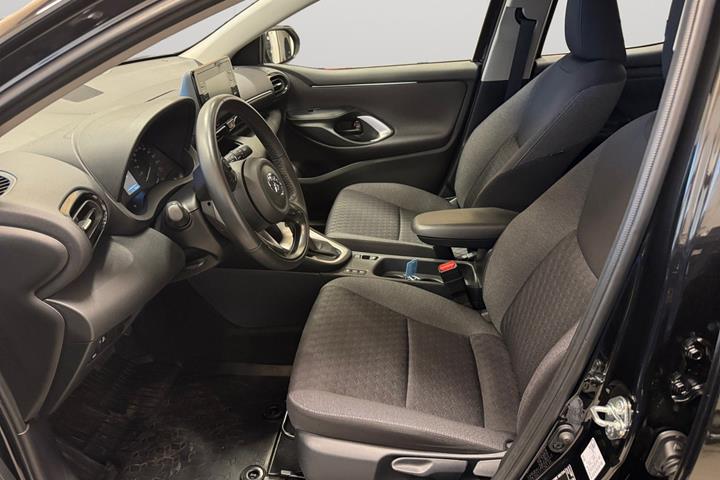 Sort Toyota Yaris fra 2023