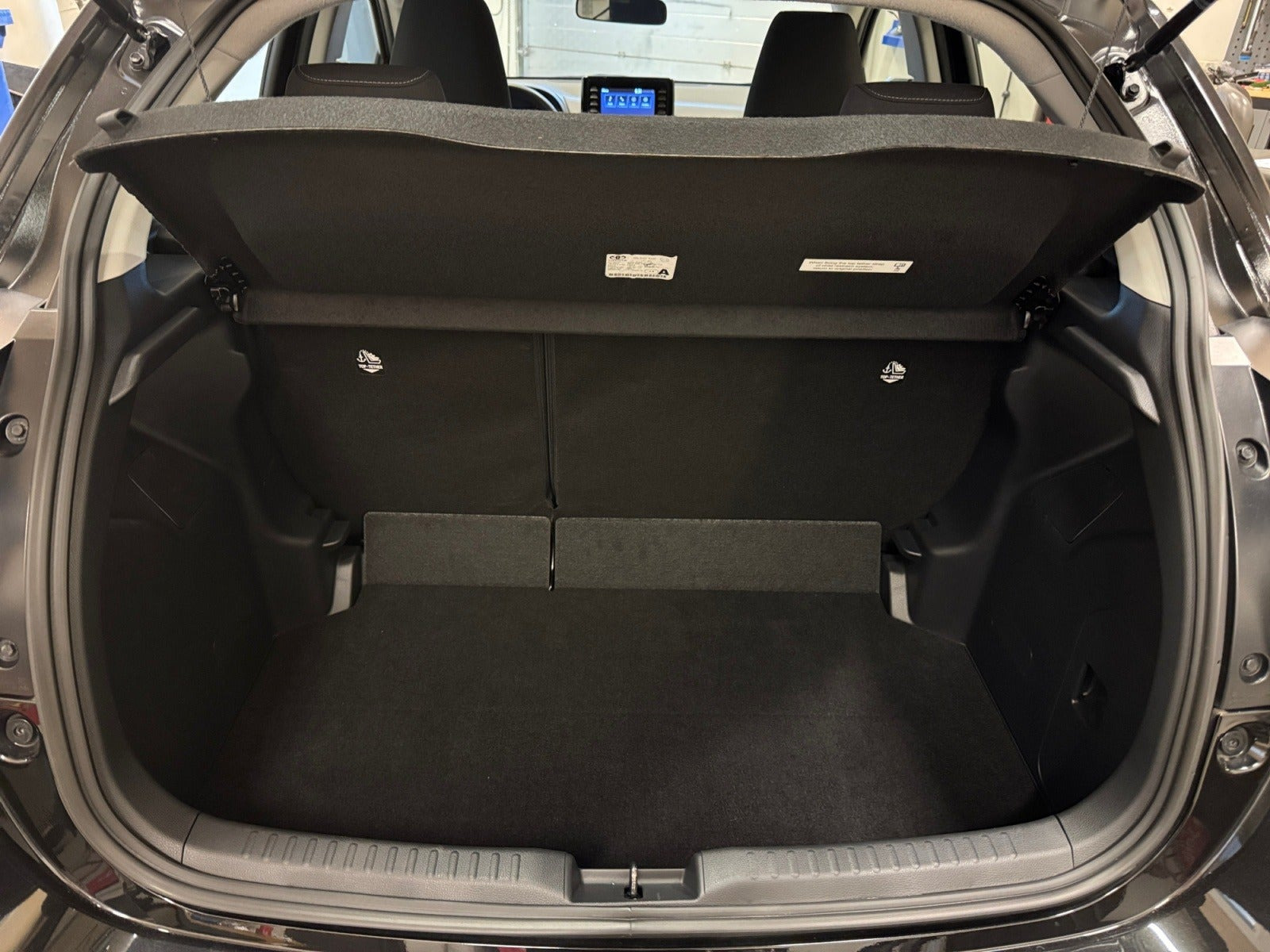 Sort Toyota Yaris fra 2023