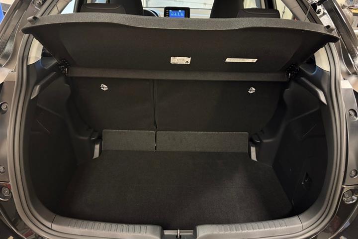 Sort Toyota Yaris fra 2023