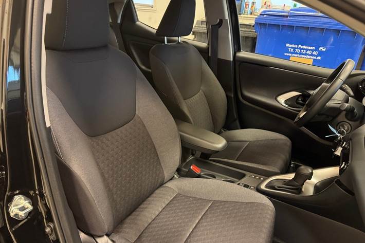Sort Toyota Yaris fra 2023
