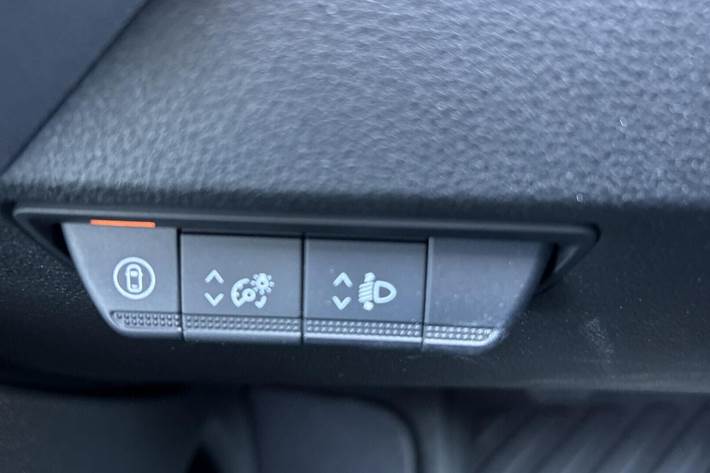 Hvid Renault Master V T33 fra 2025