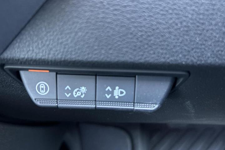 Hvid Renault Master V T33 fra 2025