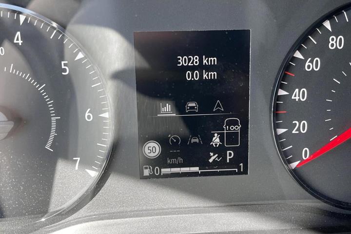 Hvid Renault Master V T33 fra 2025