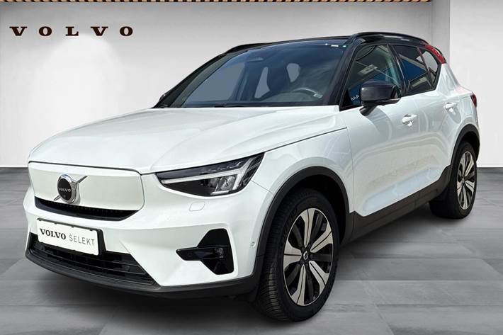 Hvid Volvo XC40 fra 2023 set udefra