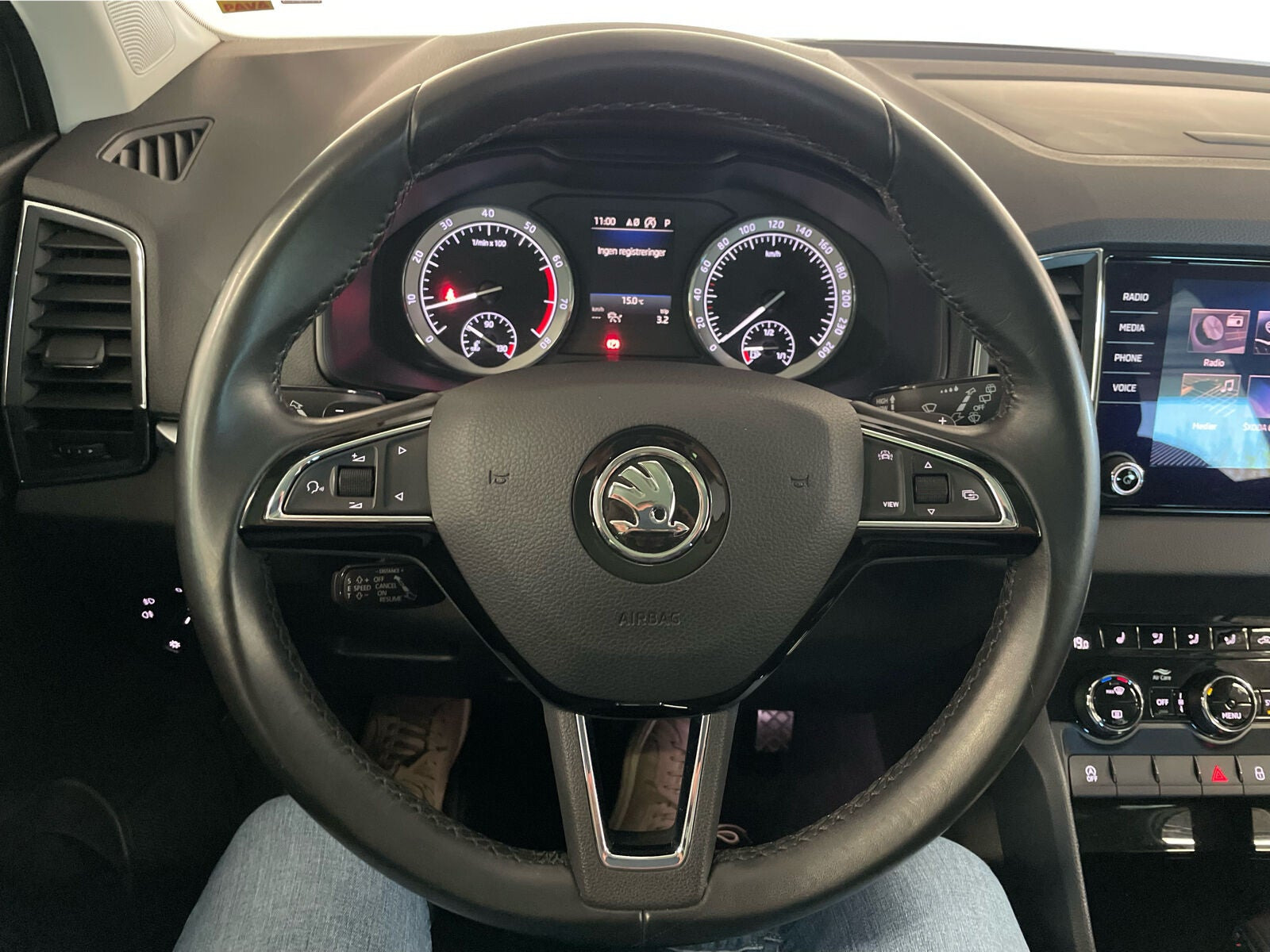 Hvid Skoda Karoq fra 2019