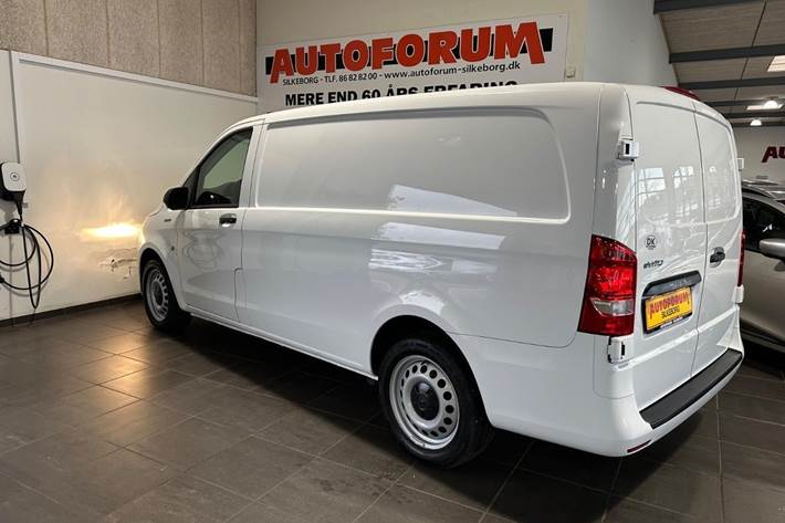 Hvid Mercedes eVito 112 fra 2022