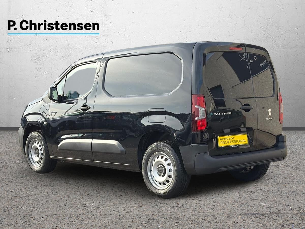 Sort Peugeot e-Partner fra 2024