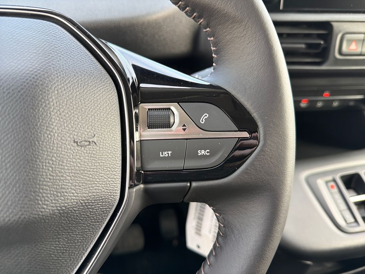 Sort Peugeot e-Partner fra 2024