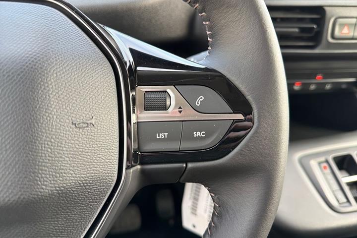Sort Peugeot e-Partner fra 2024
