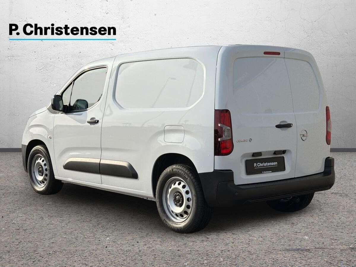 Hvid Opel Combo-e fra 2023