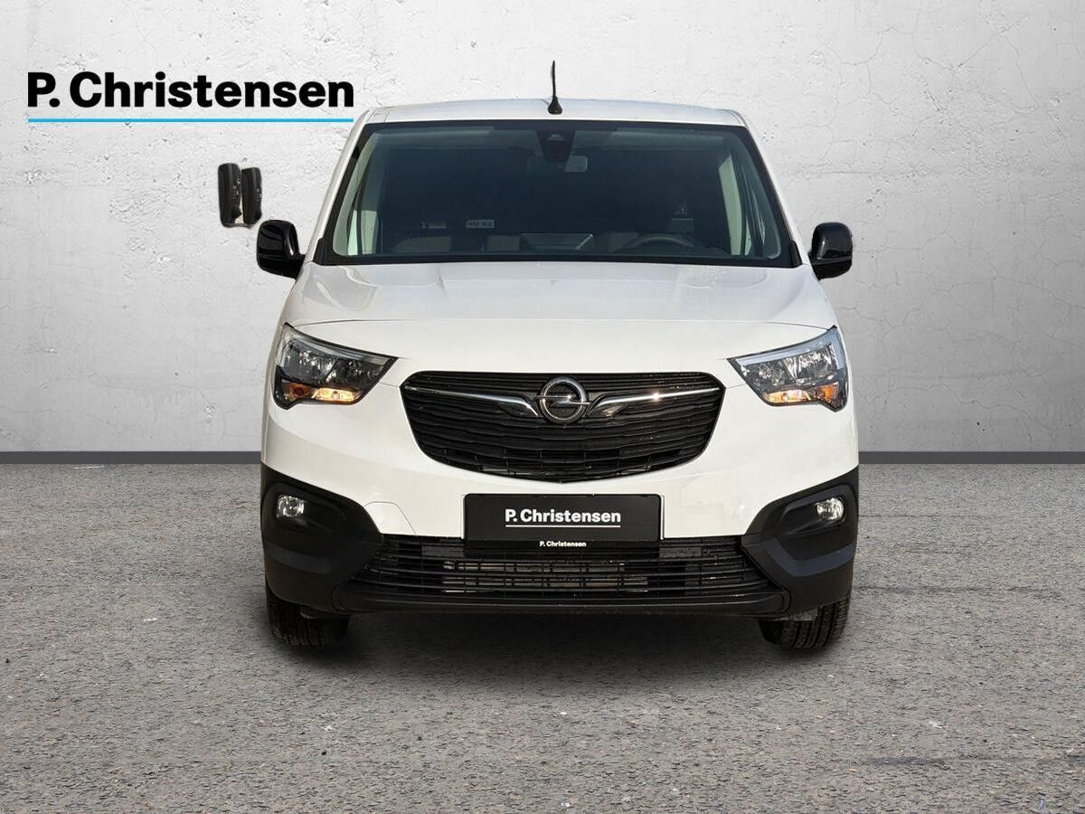 Hvid Opel Combo-e fra 2023
