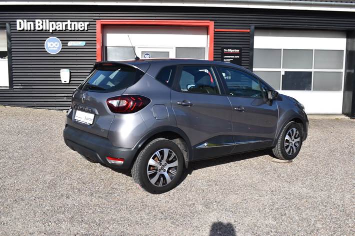 Grå Renault Captur fra 2017